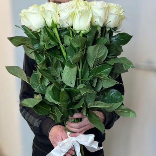 Букет из 19 высоких роз