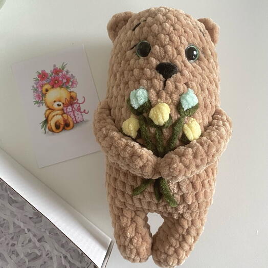 Мишка с цветочками подарок маме