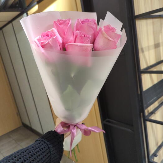 Букет из розовых эквадорских роз 60см