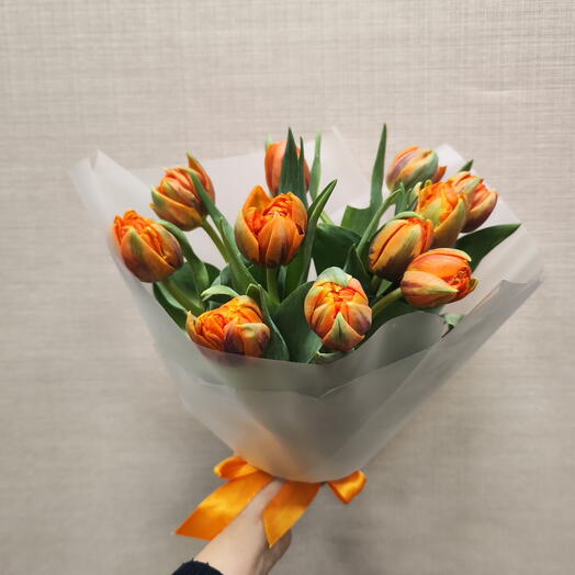 11 пионовидных тюльпанов в матовой пленке