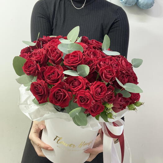 Красные розы в коробке 🌹