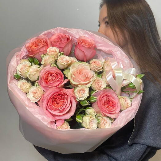 Розовый букет из роз