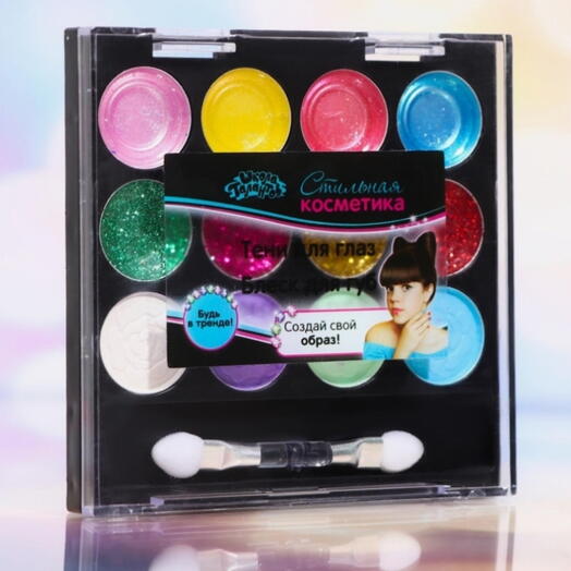 Набор косметики для девочки: тени, блеск, аппликатор