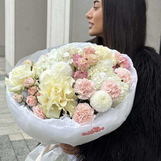 Букет с гортензиями и розами Blooming Mom
