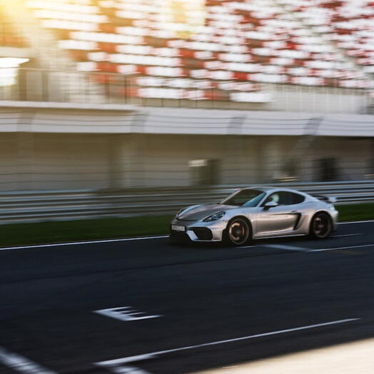 Подарочный сертификат «Заезд на спорткаре Porsche Cayman GT4 на гоночном треке» (30 минут, Гоночное такси)