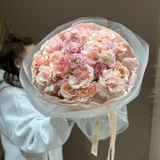 Авторский букет Зефирка с розами Шиммер,Фрутетта и эустомой для любимой