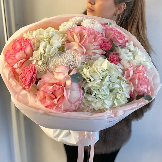Шикарный Букет Любовь «Bloom Room» из французских роз, гортензий, диантусов и хризантемы🤍