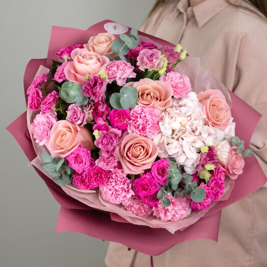 Авторский букет «Fuchsia» L |  гортензия, эустома, кустовая роза, сортовая роза, дианутс, эвкалипт