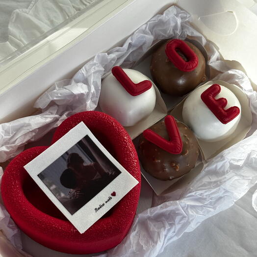 Бенто торт сердце + пирожные LOVE подарок на 14 февраля