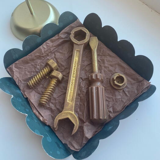 Шоколадные инструменты в подарок мужчине