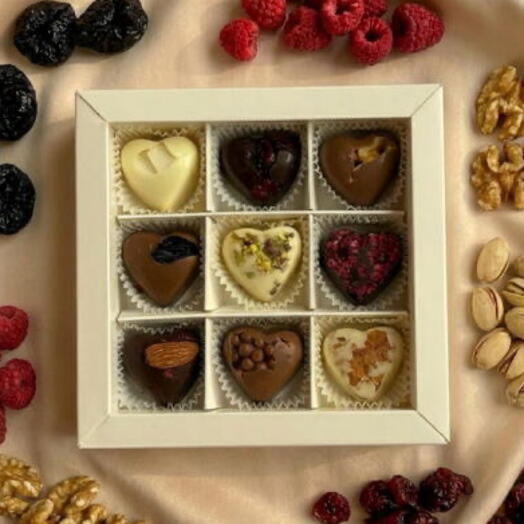 Сердца шоколадные, набор конфет в подарок на 8 марта