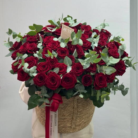 Корзина с красными розами ️️️