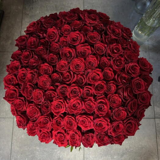 🌹 Kosz z 100 / 101 róż - 101 róż