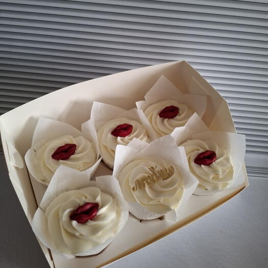 Капкейки с надписью на 14 февраля