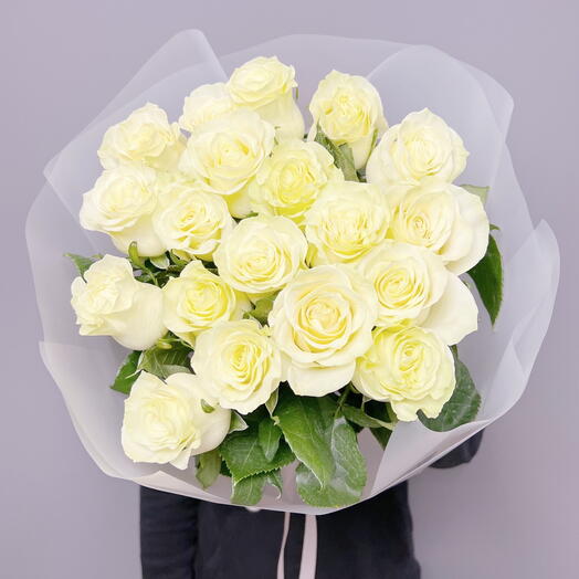Белые розы Эквадор Мондиаль 60 см, букет из 19 роз