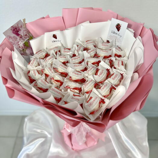 Букет-сердце из 31 Raffaello, подарок любимой девушке