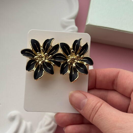 Серьги black flower