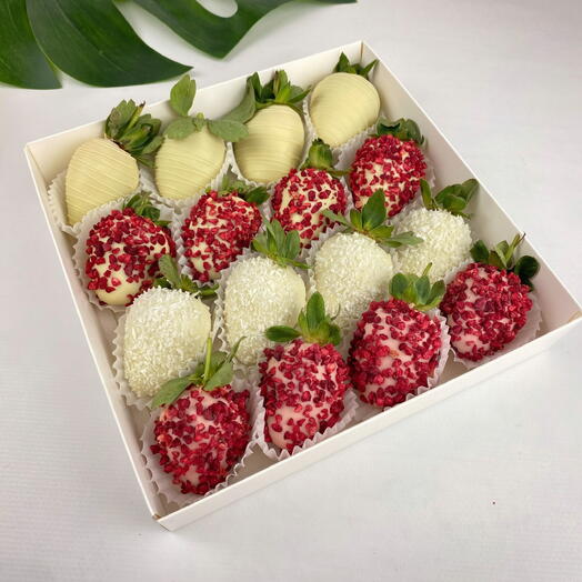N16 Delicate chocolate-covered strawberry gift