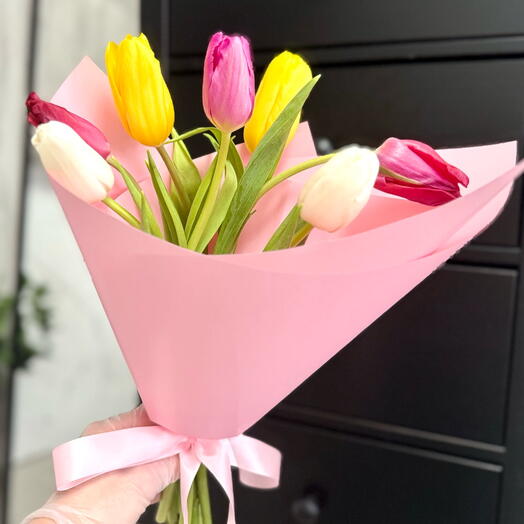 Букет « любимая улыбка» 7 тюльпанов к 8 марта