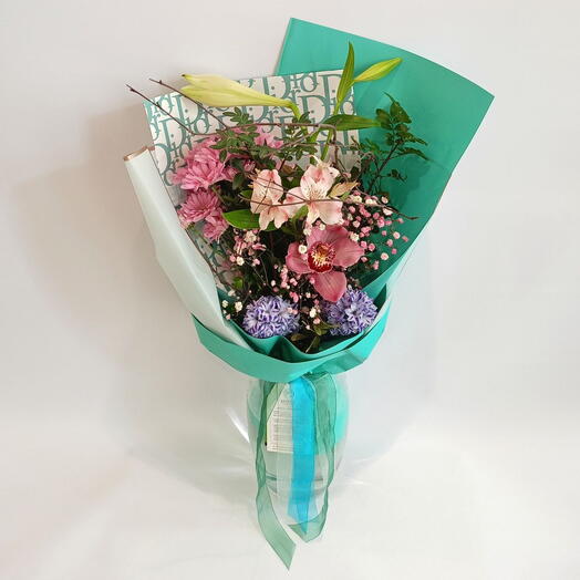 Букет "Лилия и Диор"