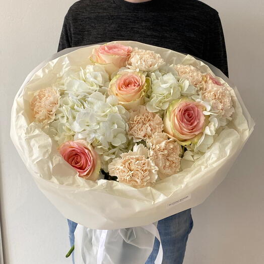 WOW🤍 Нежный букет с гортензией и розами! Bloom room: большой выбор букетов в профиле магазина