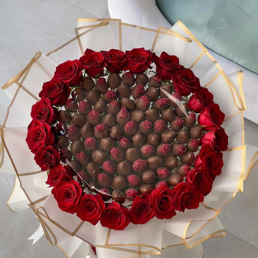 Luxury Berry   Red Rose Bouquet