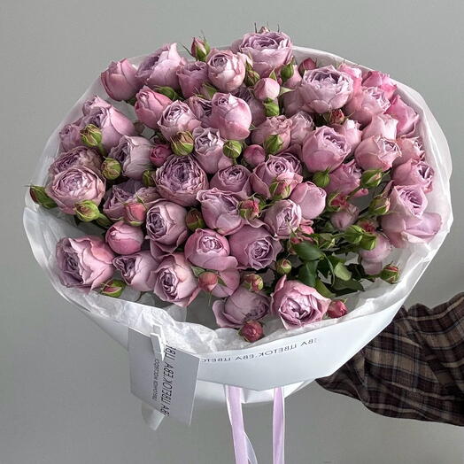 Букет пионовидных кустовых роз lavender