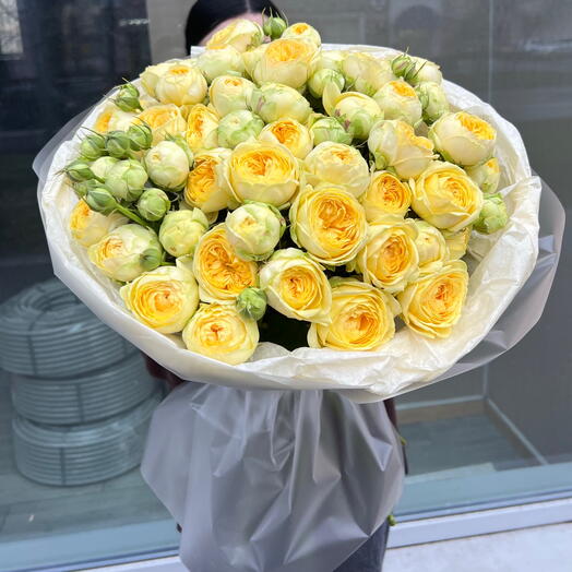 Букет из 15 кустовых пионовидных роз peony bubble