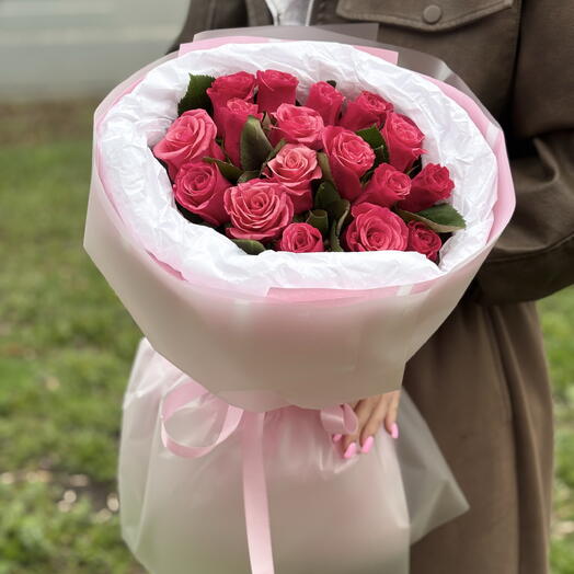 17 розовых роз Клаудиа