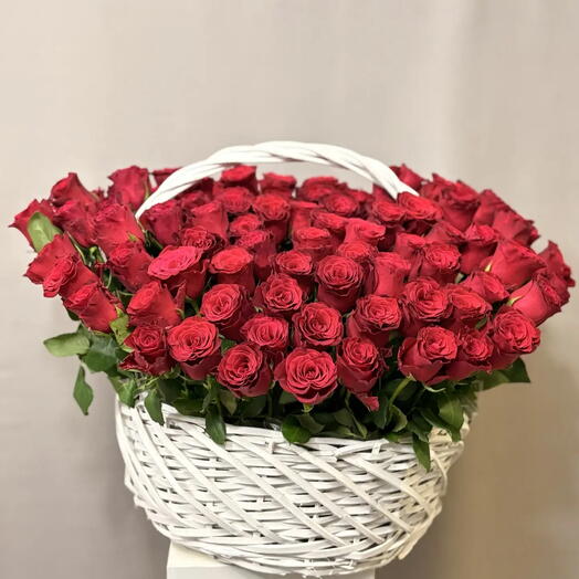 101 Роза Кения в корзине