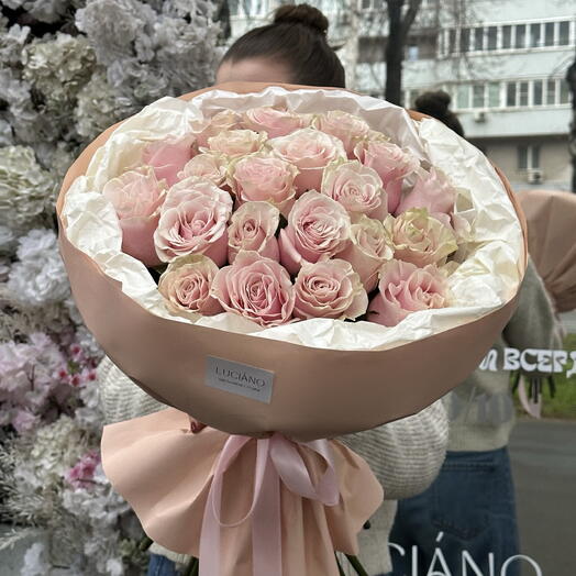 Моно-букет из 21 розы Pink Mondial