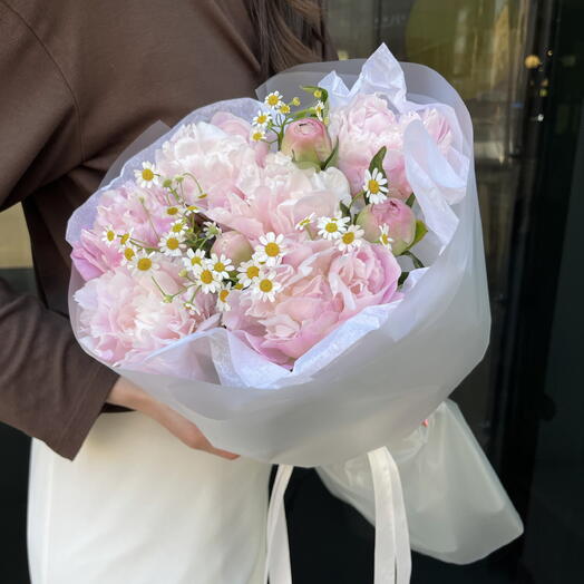 Пионы и ромашки | красивый нежный букет из пионов и ромашек 🌸