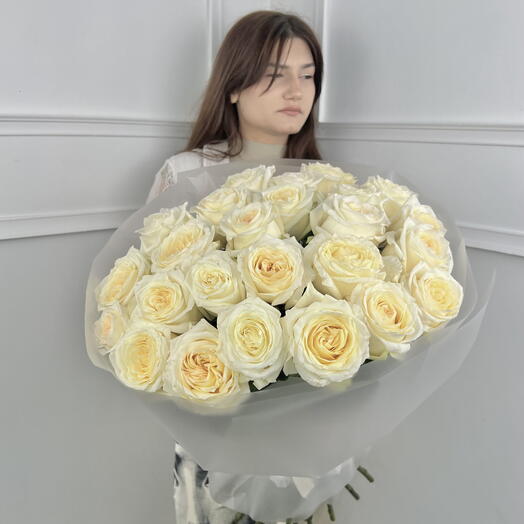 25 белых роз Candel в упаковке