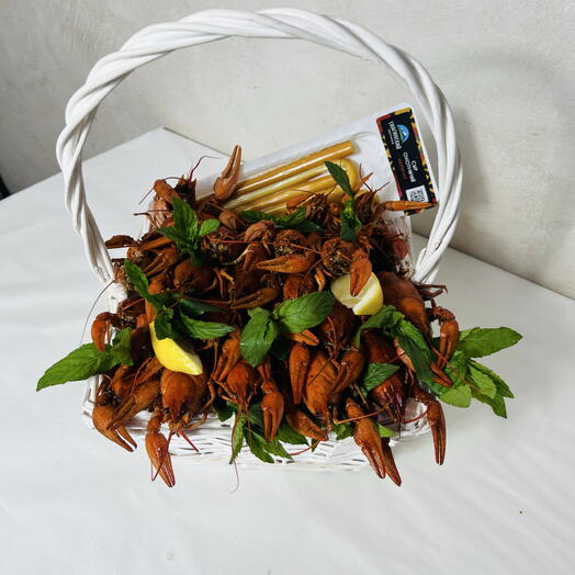 Корзина с раком и сыром