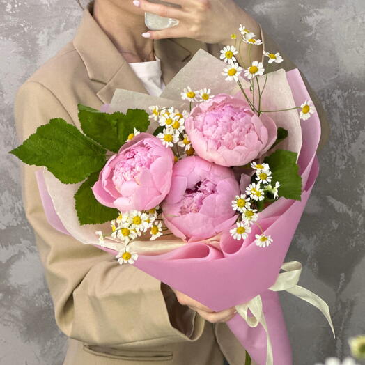 Полевой летний букет с пионами и кустовой ромашкой🌸