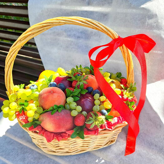 Корзина мини с сезонными фруктами