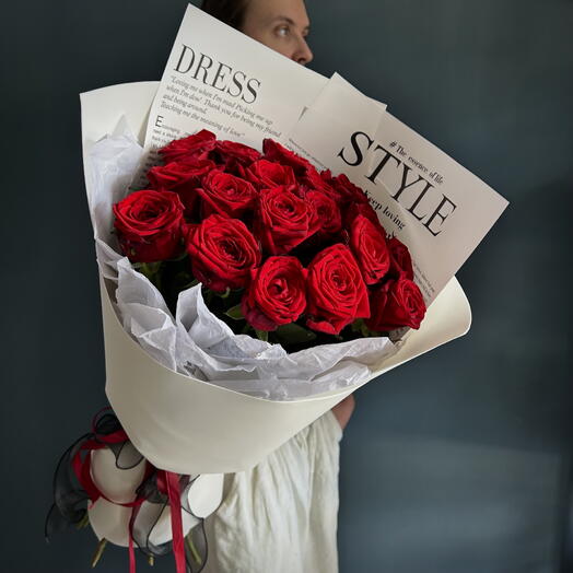 Букет красных роз «Семнадцать мгновений любви»