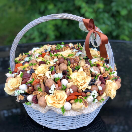 Букет из сухофруктов с розами из яблочных фрипсов