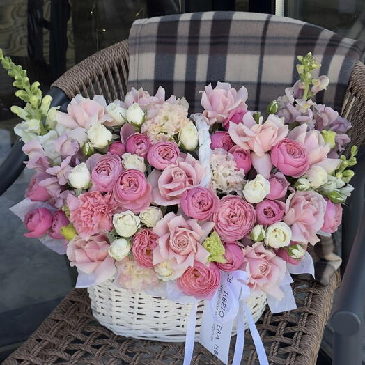 Корзина с пионовидной розочкой 💕