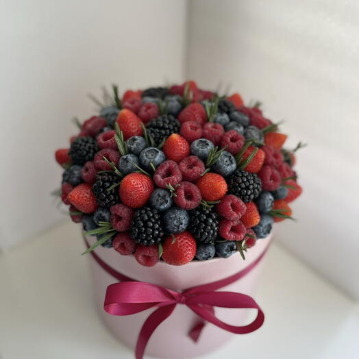 коробка из ассорти ягод💜
