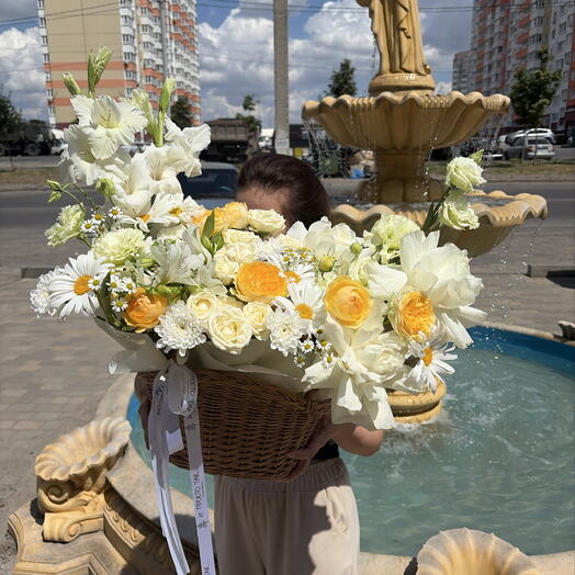 Корзина летних цветов
