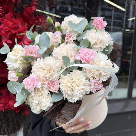 Нежная композиция с диантусами и эвкалиптом 💗💫