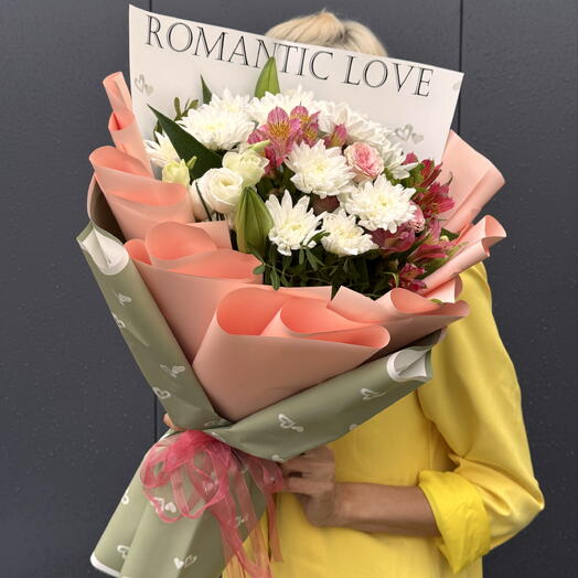 Сборный букет с лилией, хризантемами и альстромериями «Romantic love»