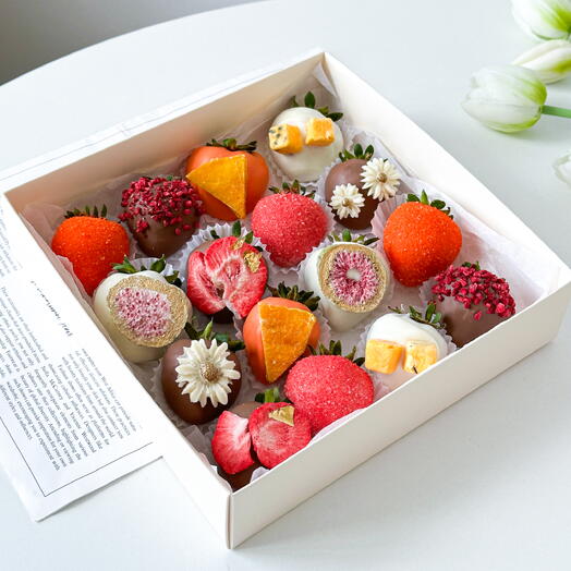 Клубника в шоколаде 16-20 ягод «Дофаминовый» ассорти вкуса
