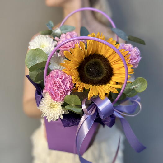 Композиция с подсолнухом, диантусами, кустовой хризантемой, эвкалиптом🌻🤤🤍