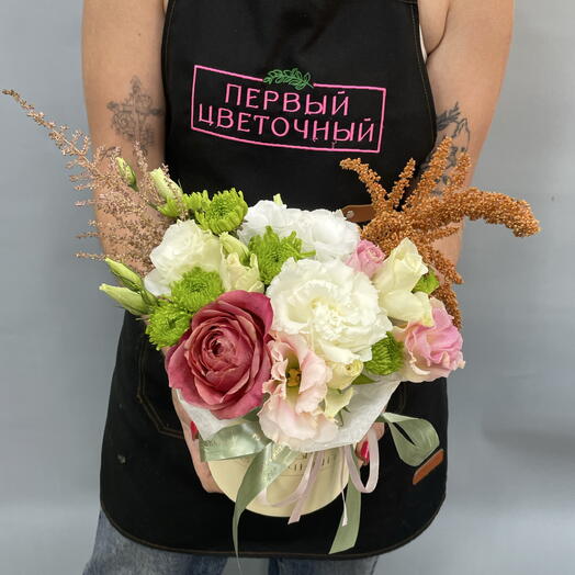 Композиция с эустомой и хризантемой