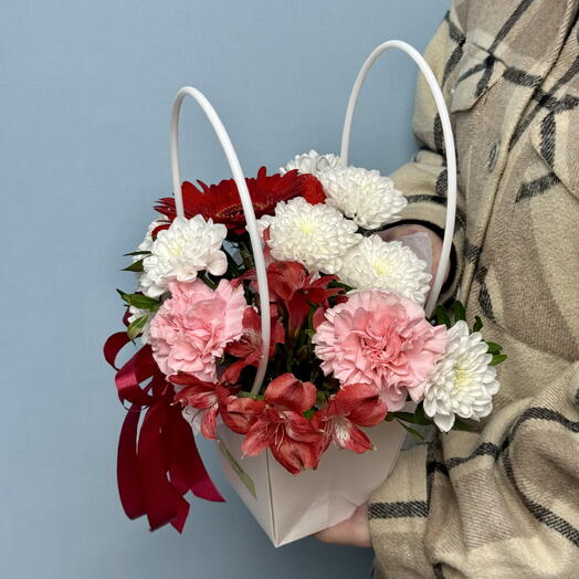 Сборная композиция в сумочке с красной герберой на 1 сентября