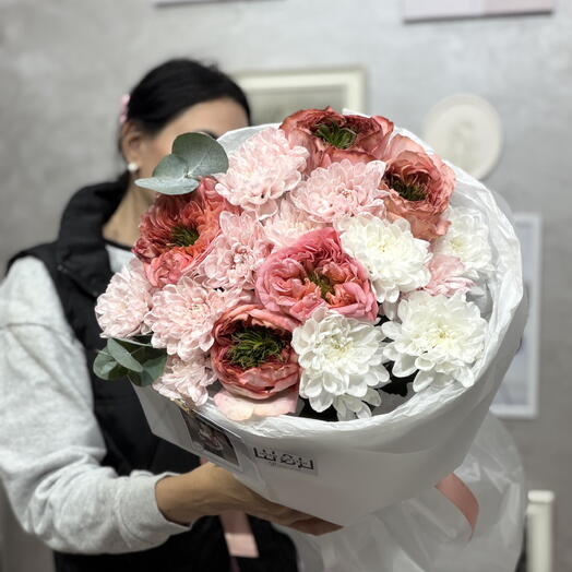 Букет с пионовидными розами и хризантемами 💕💕