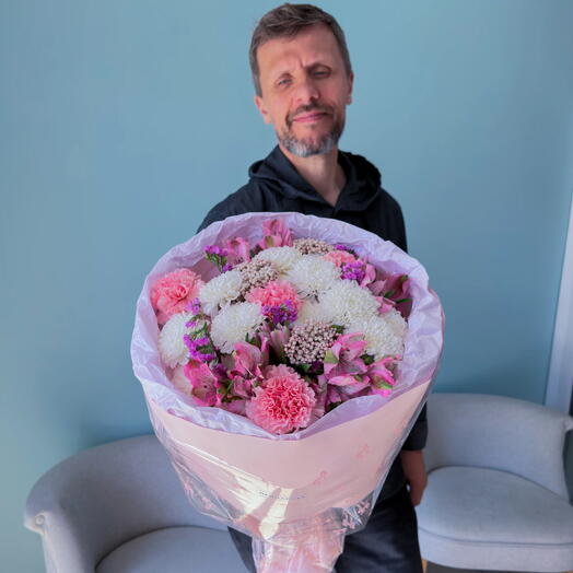 Букет из белых хризантем и нежно-розовых гвоздик «Пудровый букет» 🌸 41684