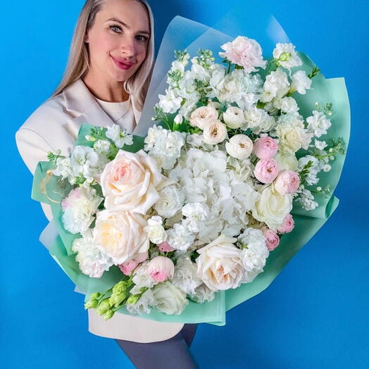 Премиум Букет Белая симфония. Авторский букет 3018. Leoraflowers
